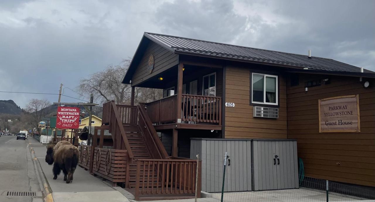 Parkway Yellowstone Guest House Apartment #5 - B&B