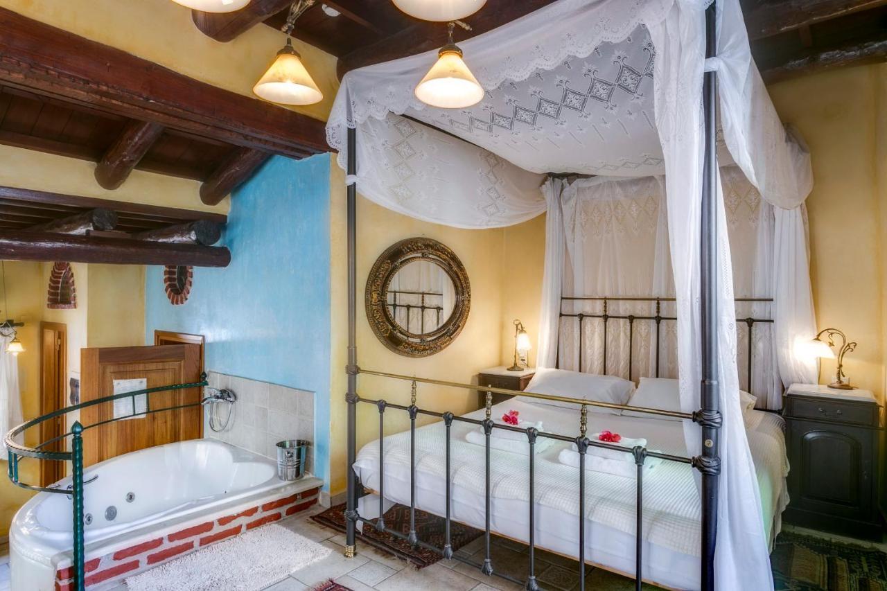 Deluxe Suite with Spa Bath