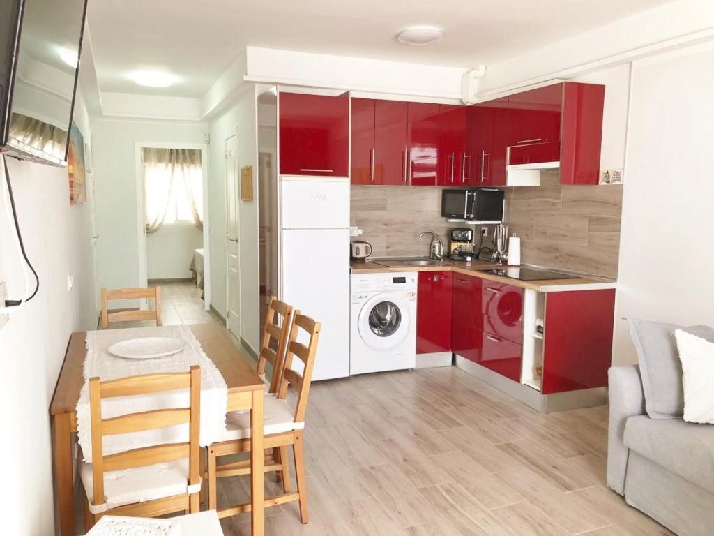 Apartamento Birgitt en Aloha Garden con vista mar y piscina - Chambres d'hôtes Adeje