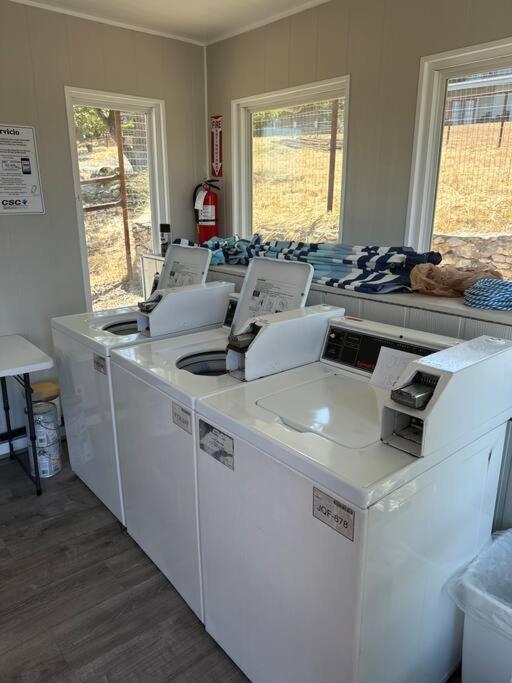 Lake Views, Sleeps 4, Pool, Pets Welcome! - B&B Canyon Lake