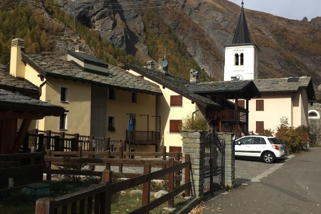 NEW Alpe Veille, Chalet Centro La Thuile 2 Bagni e Garage Privato - B&B La Thuile