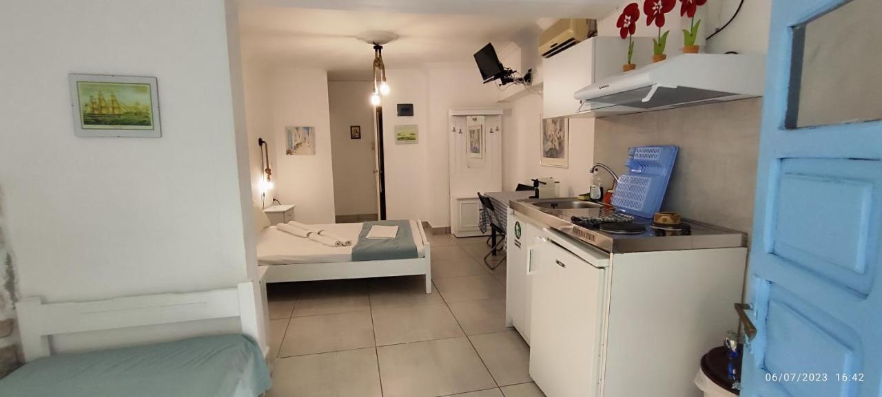 Studio (3 Adults)