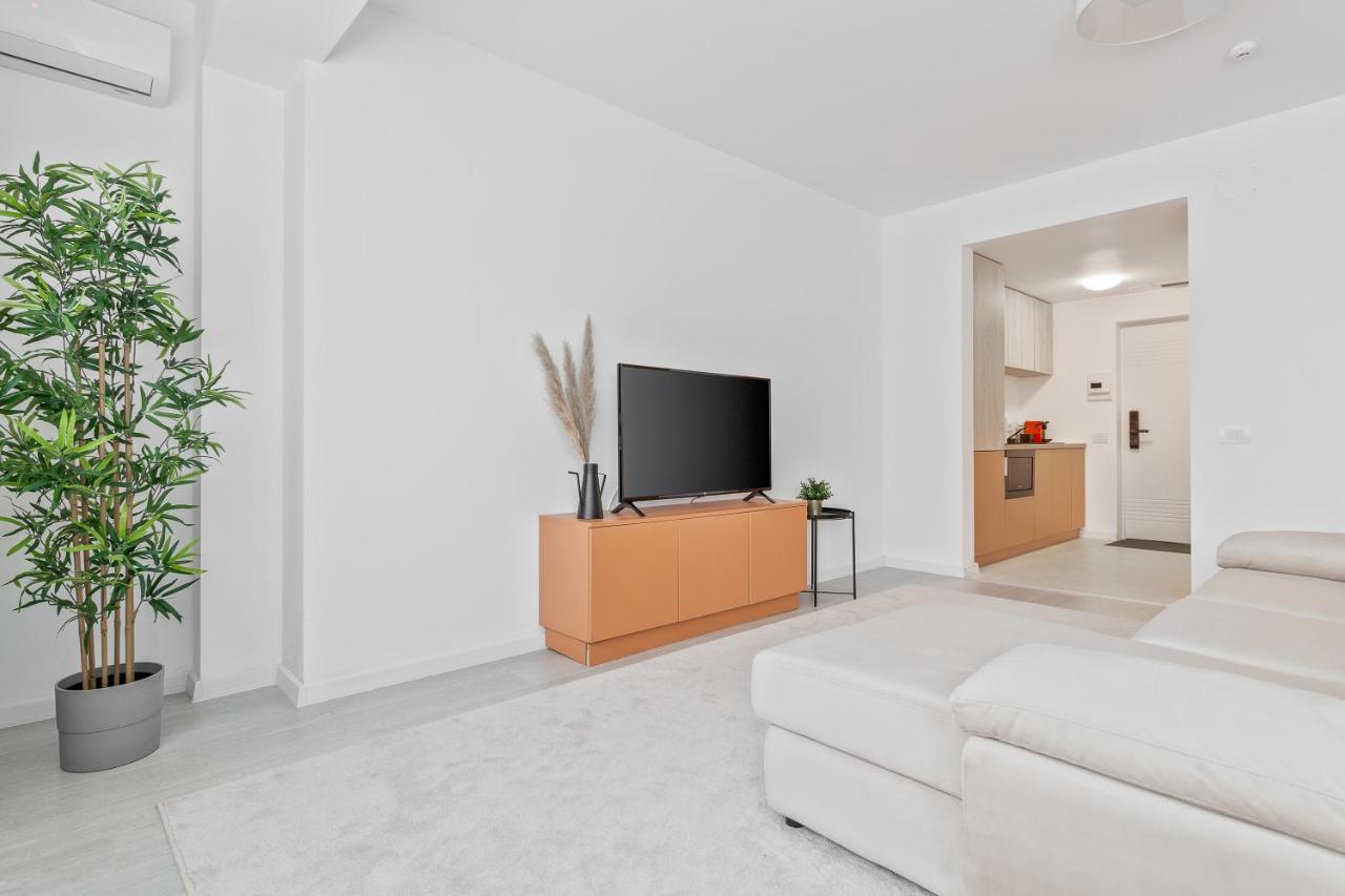 King Studio with Sofa Bed