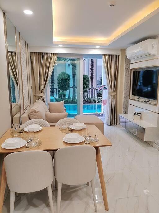 Nice两房公寓家庭绝佳度假房一楼水系 - B&B Jomtien