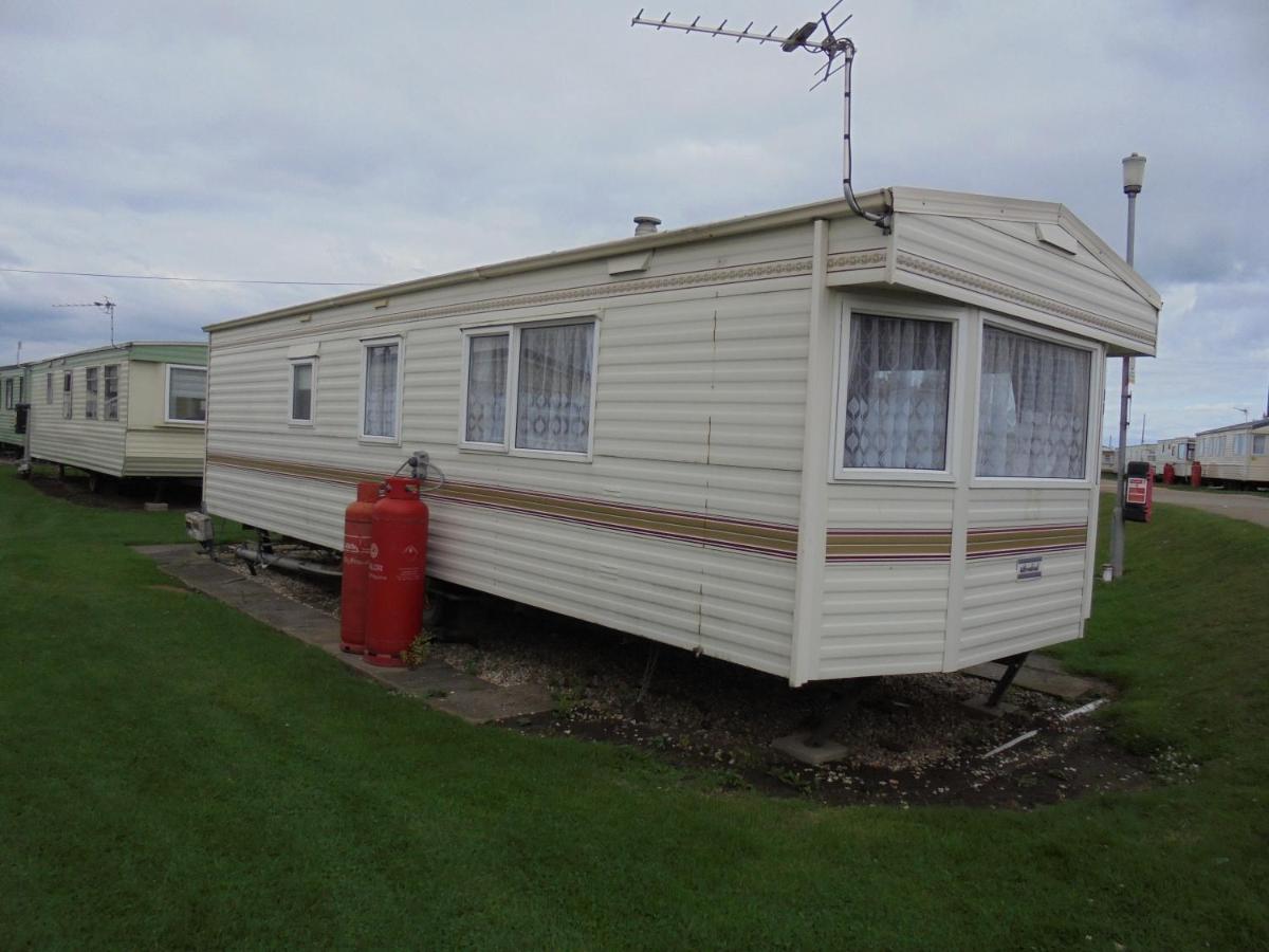 Sealands : Arronbrook:- 6 Berth, Access to the beach, Close to site entrance - B&B