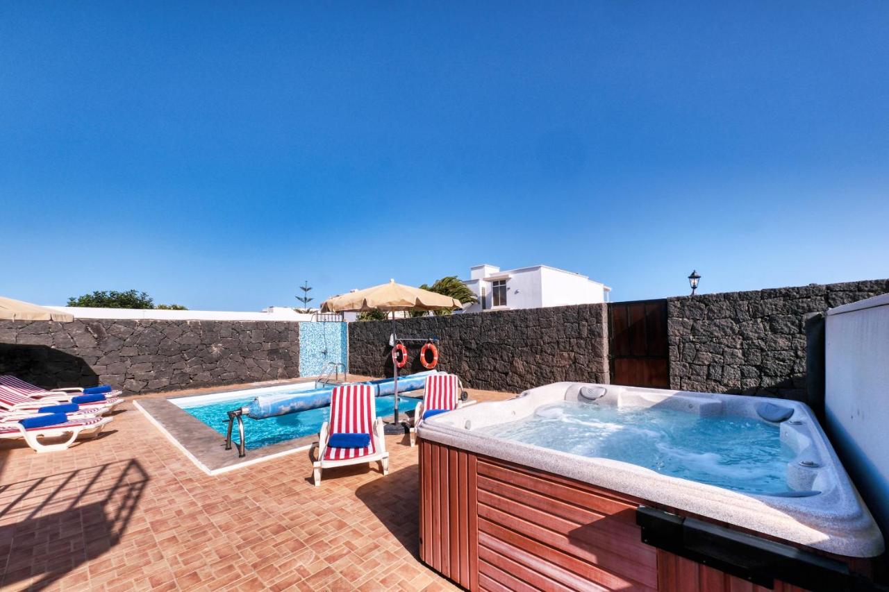 Villa Aurelia-pool, jacuzzi and solarium - B&B spiaggia di Blanca