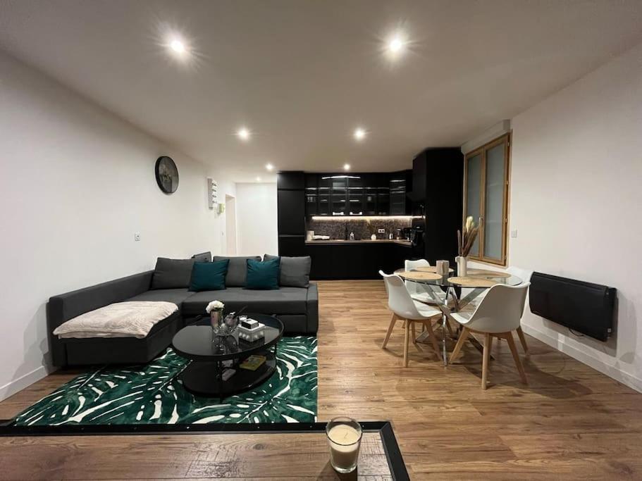 Suite Love Jacuzzi : Montereau HyperCentre - Ferienwohnung