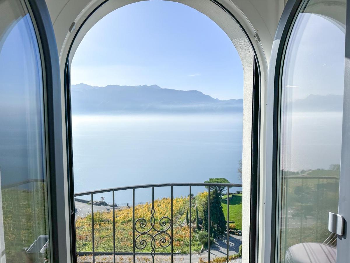 Room with 360° view overlooking Lake Geneva and Alps - B&B