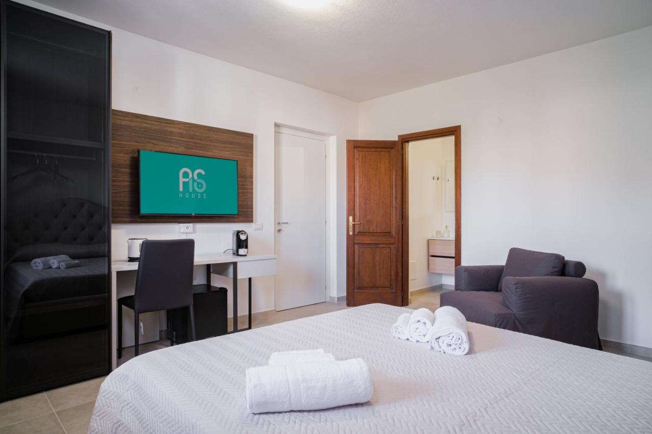 AS 10 HOUSE - B&B Olbia