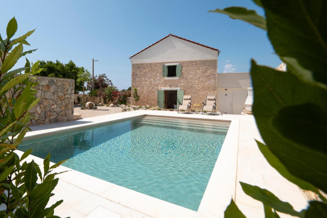 BRAND NEW Stone house MARCELA, 3 double bedrooms, pool - Bed and Breakfast Lun