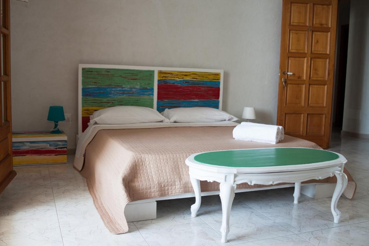 Deluxe Dreibettzimmer mit Balkon und Meerblick