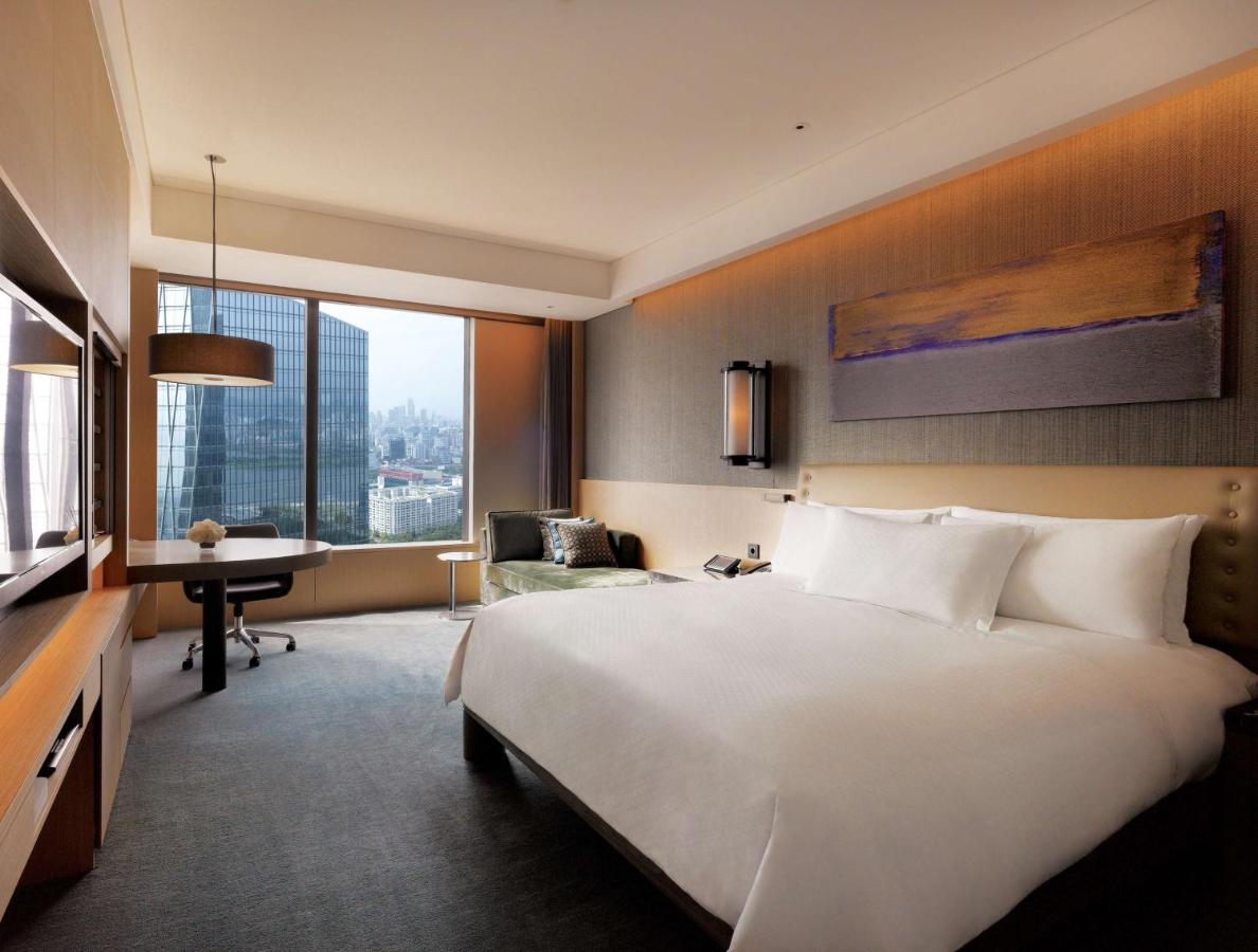 Executive King Room with City View - Lounge Access