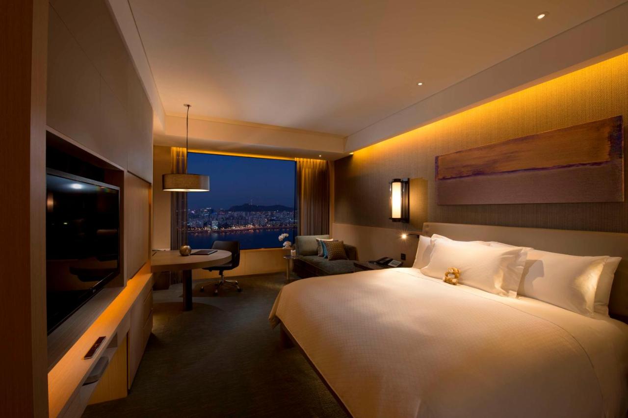Executive King Room with River View - Lounge Access