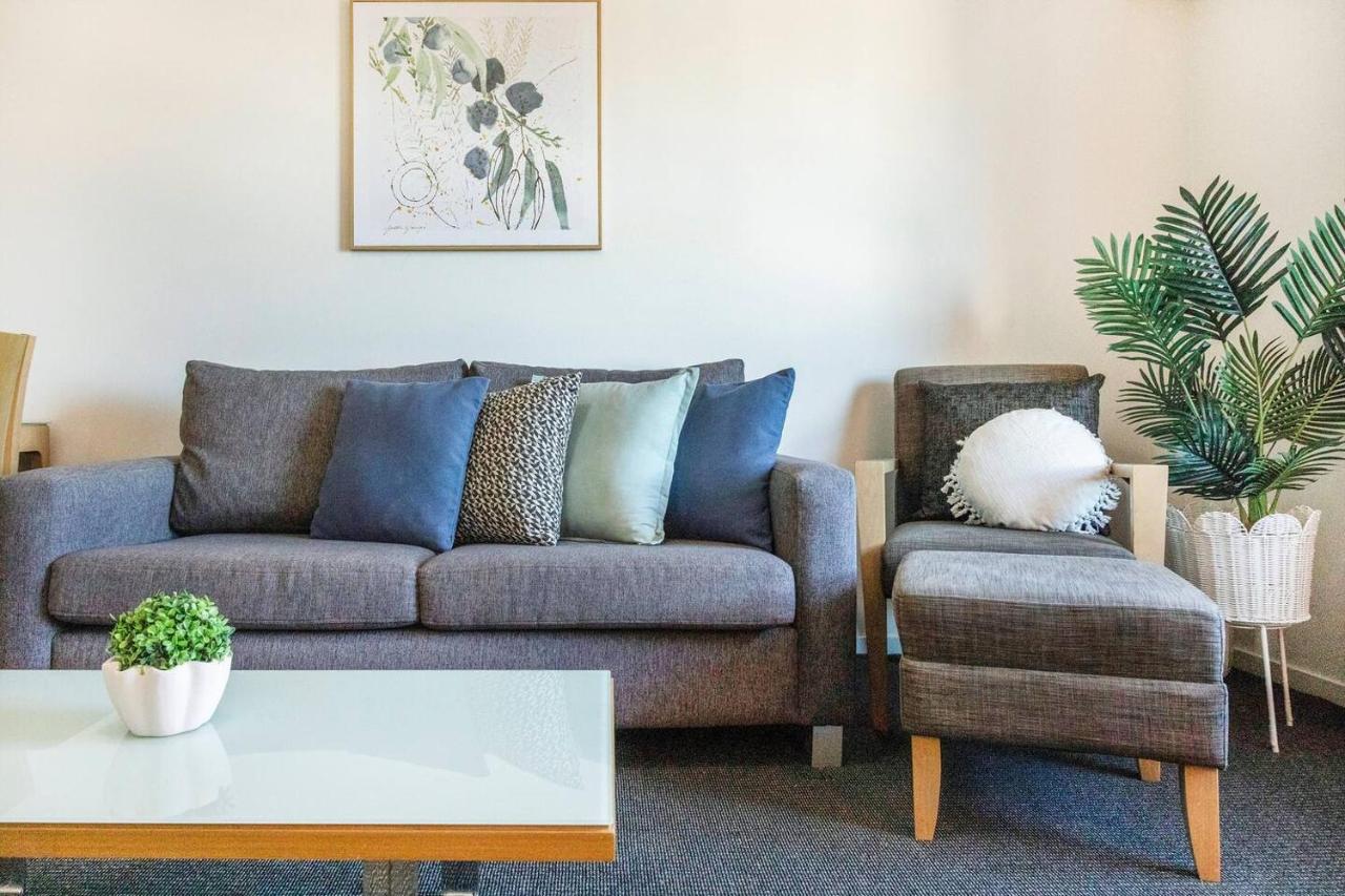 Inner Bloom - Tropical Chic in the CBD - B&B