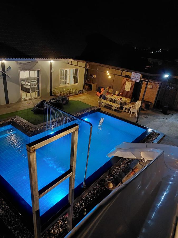 บ้านพูลโต พูลวิลล่า ที่พักบางเสร่ - สัตหีบ - B&B Sattahip