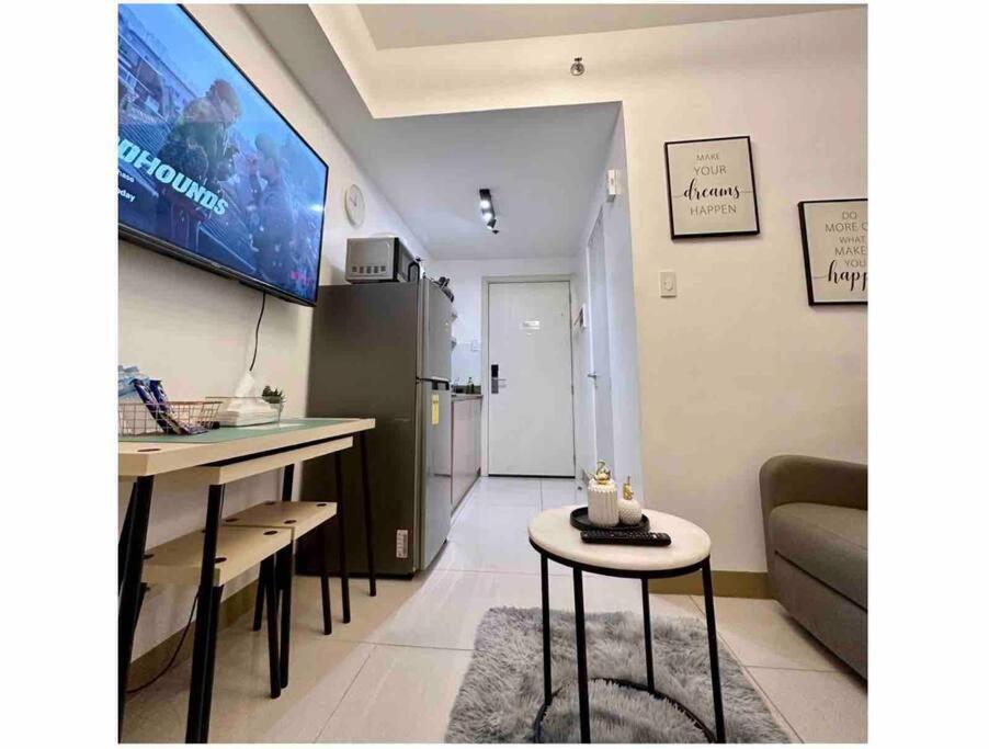 B&B Manila - 1 BR South Residences SM Southmall Netflix / Alexa - Bed and Breakfast Manila