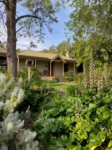 B&B McLaren Vale - Cole-Brook Cottage Historic House - Bed and Breakfast McLaren Vale