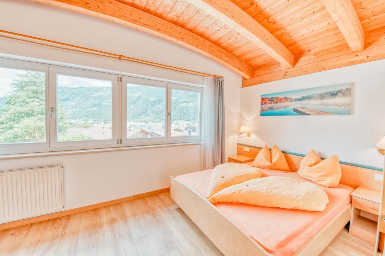Apartment with Mountain View
