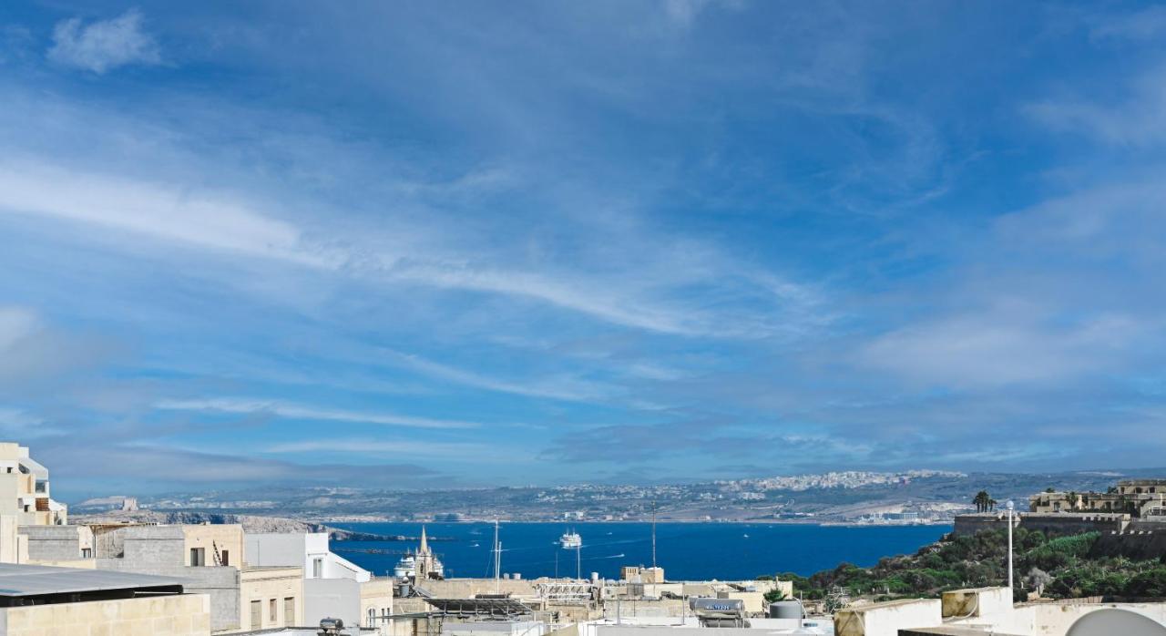Millennium Penthouse with private Hot Tub Gozo - Ferienwohnung
