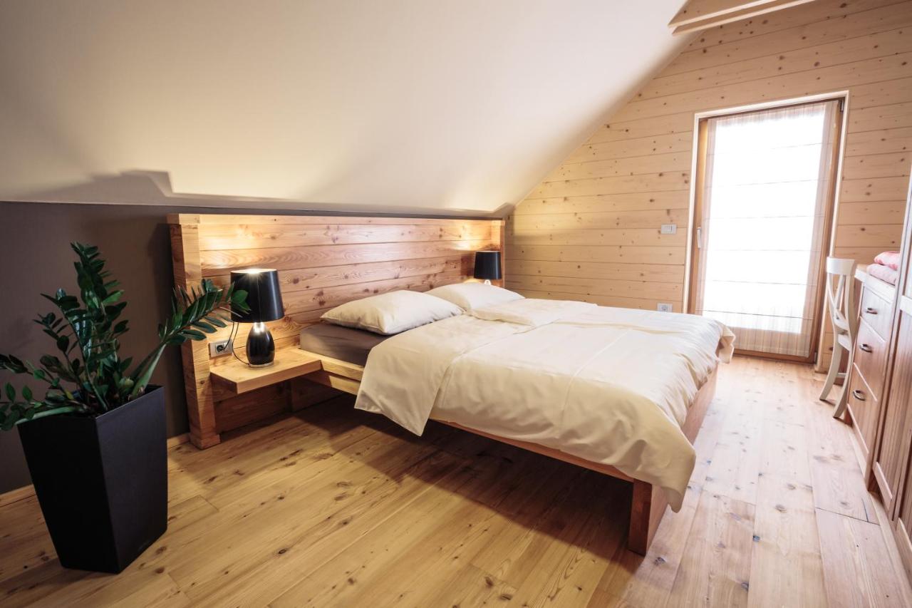 Apartment mit Balkon