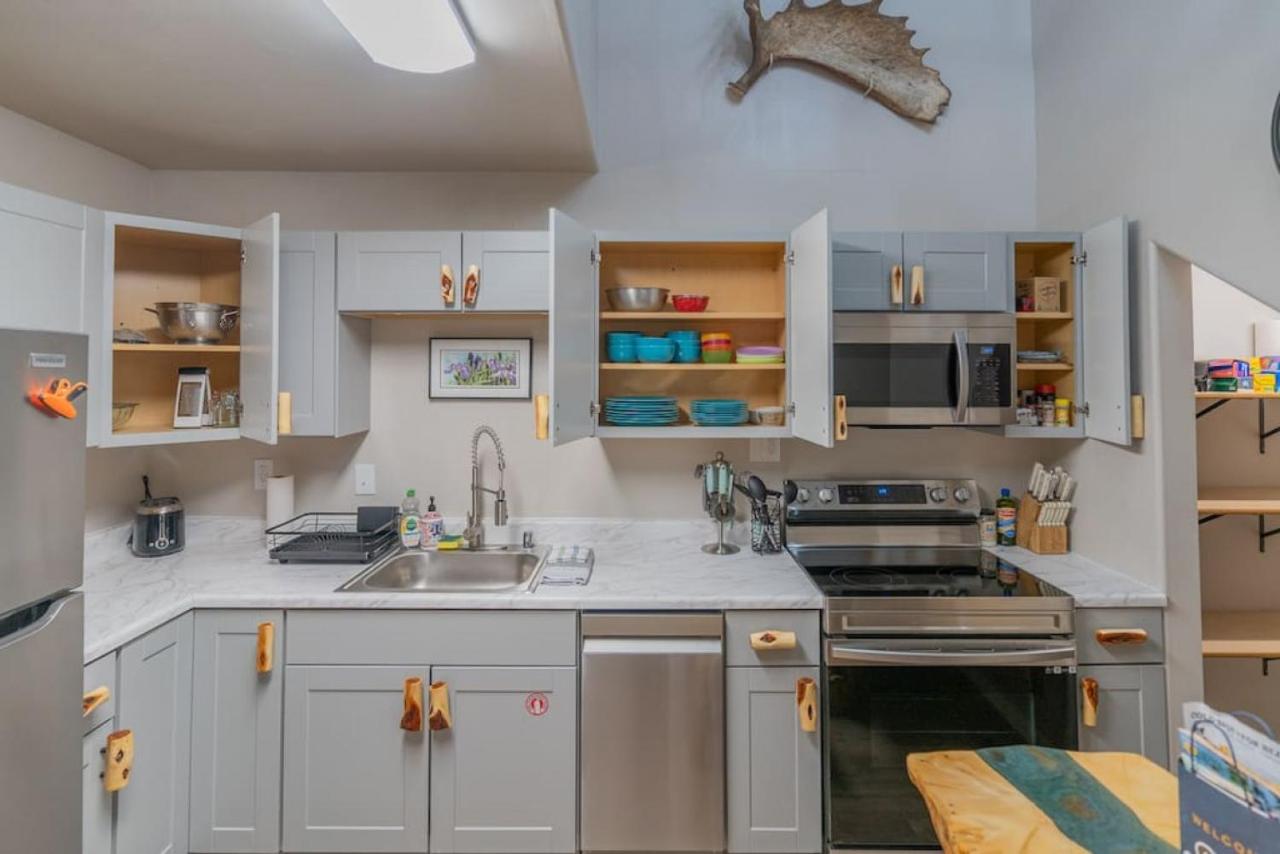 Central Driftwood 2.0 - B&B North Pole