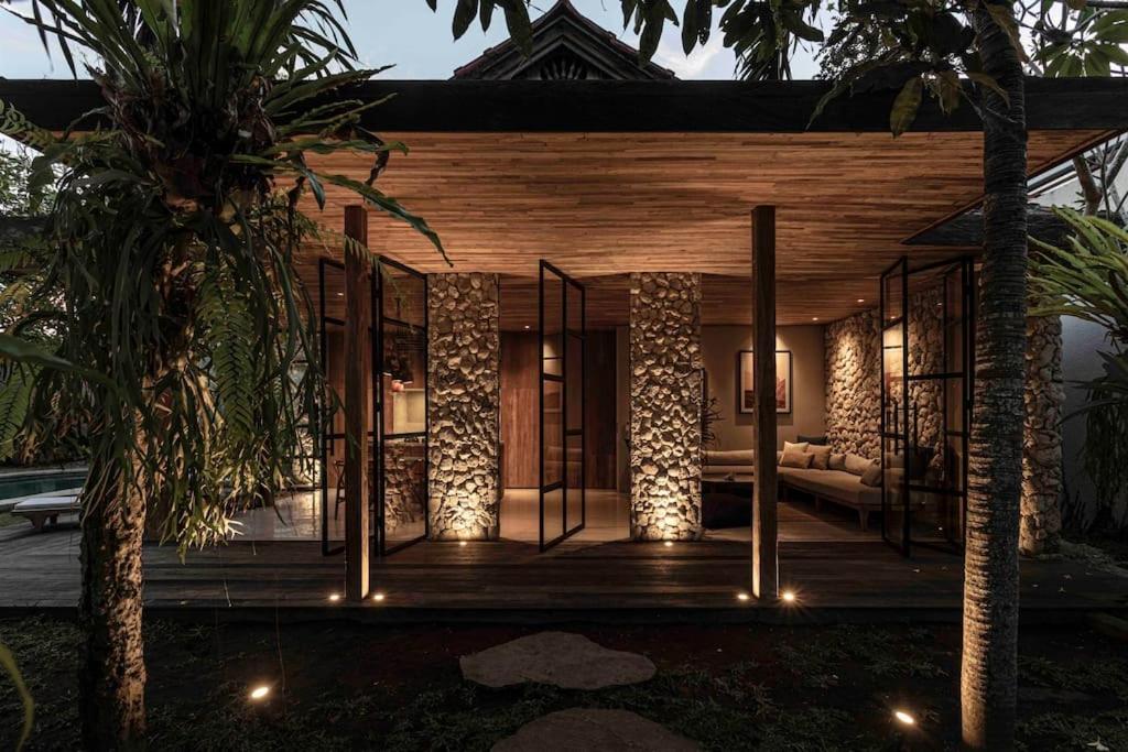 OLA HOUSE Uluwatu Bespoke 2 BR with Salt Water Pool 10 minutes to Best Beaches - B&B