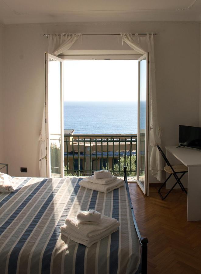 Doppelzimmer mit Balkon und Meerblick