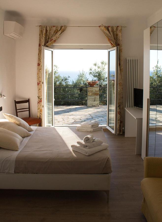 Doppelzimmer mit Balkon und Meerblick