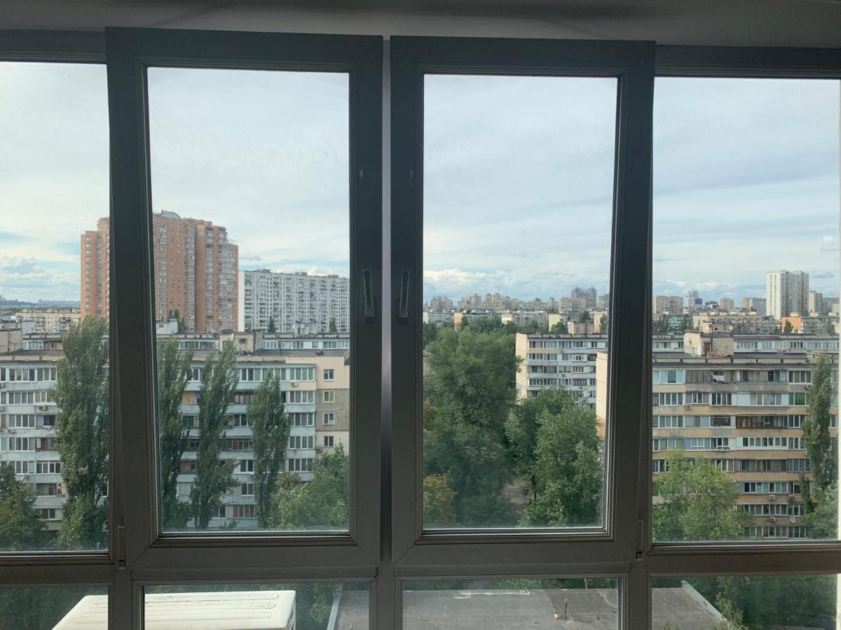 One bedroom on Rusanovka - B&B Kyiv