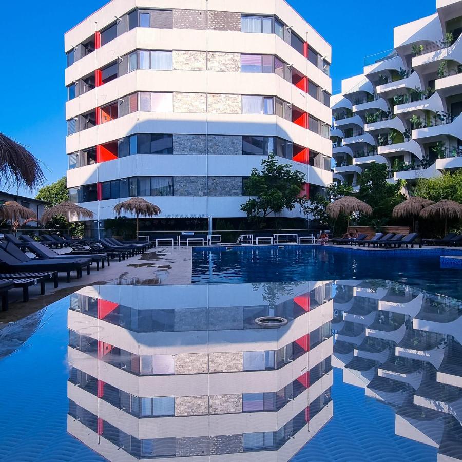 Ella Luxury Apartament Piscina & Parcare - Ferienwohnung Năvodari