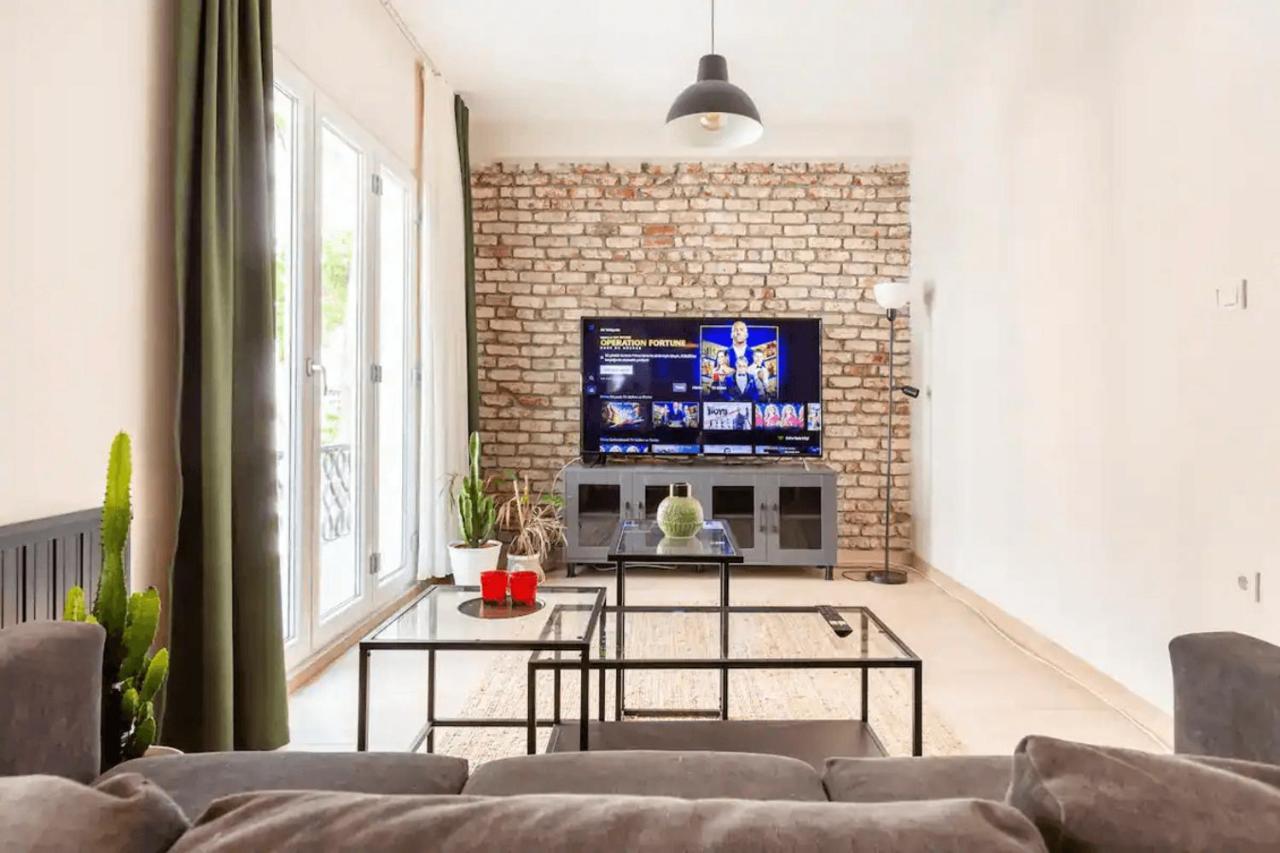 Discover the City on Cihangir - B&B Istanbul