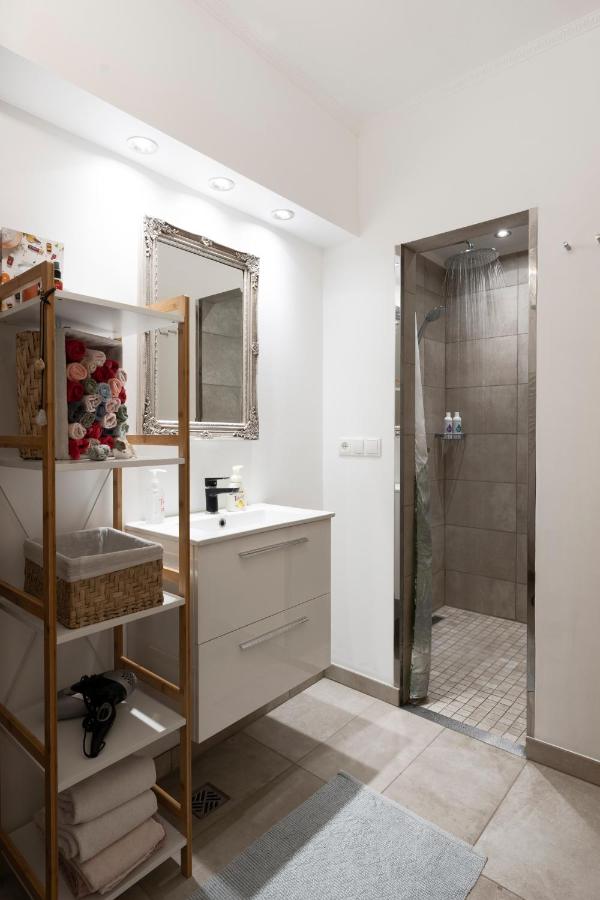 Chambre Double ou Lits Jumeaux avec Salle de Bains Commune