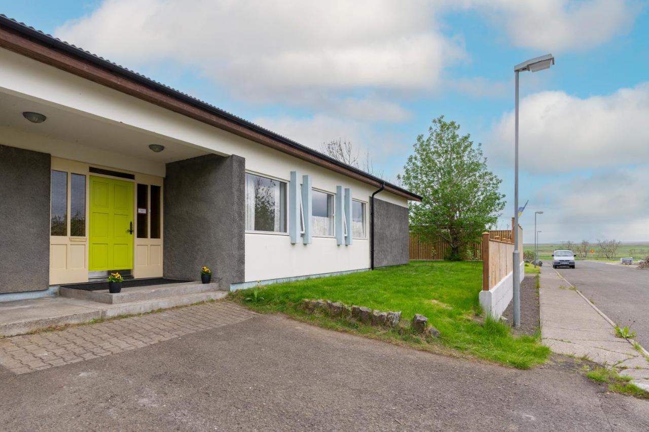 Túnfífill Guesthouse - free hot tub and sauna, cozy and quiet - Bed and Breakfast Hvammstangi