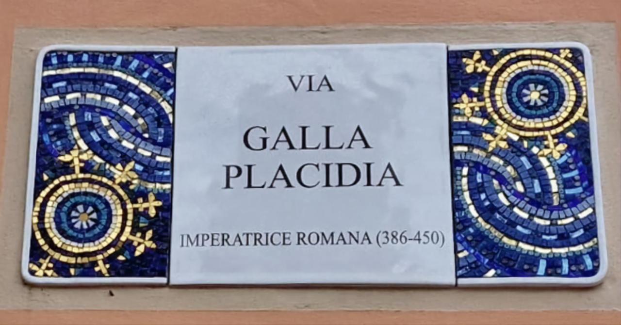 DOMUS GALLA PLACIDIA - superlative view - 50 meters from UNESCO heritage sites - San Vitale - Galla Placidia - B&B