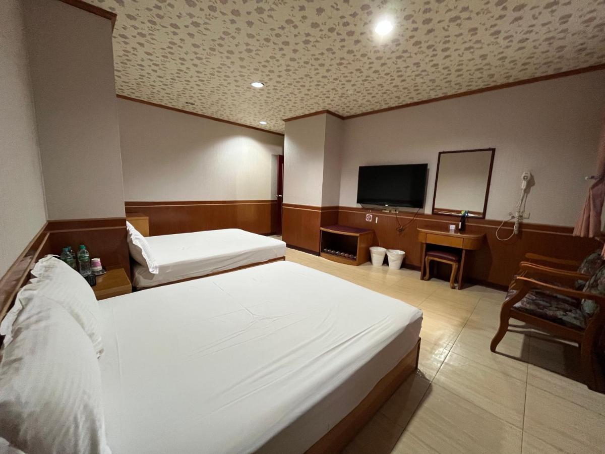 Quadruple Room with Private Bathroom