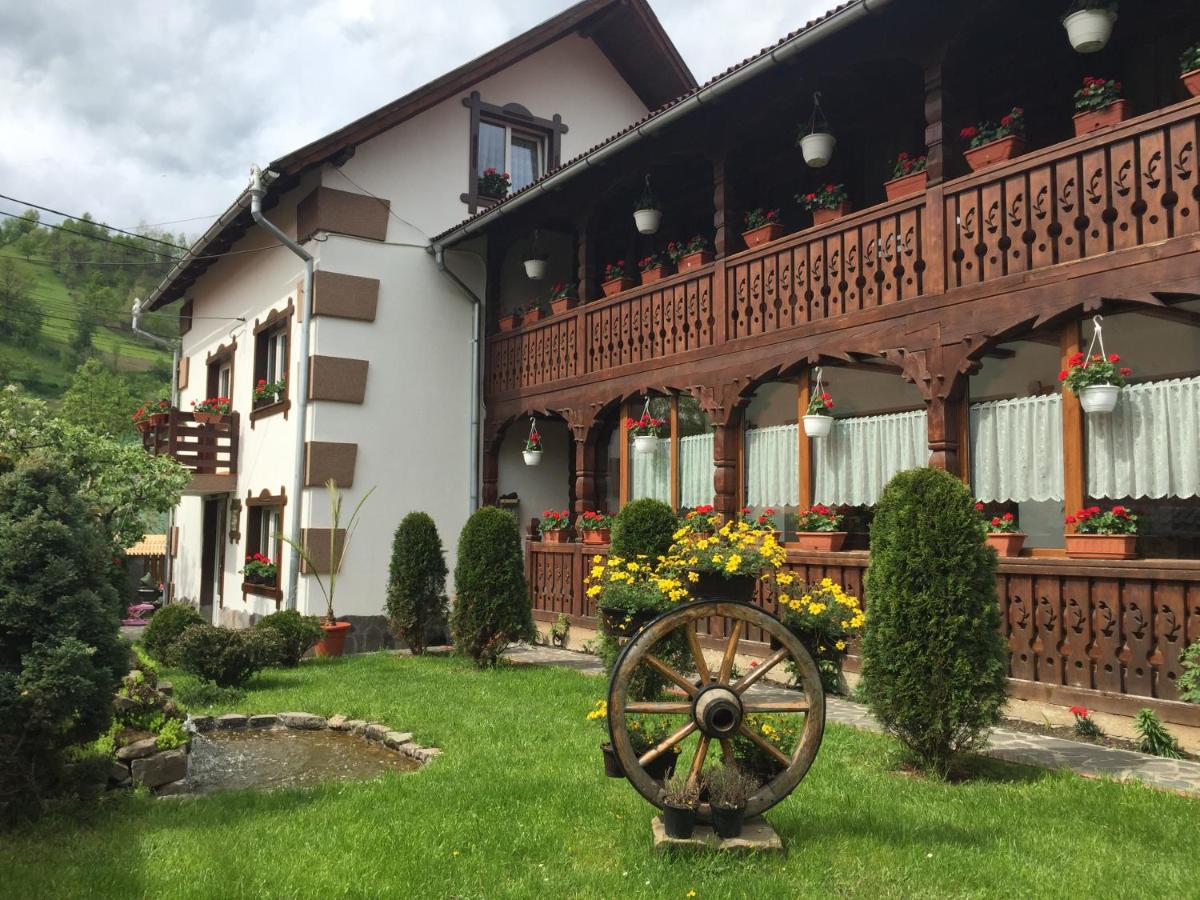 B&B Botiza - Pensiunea Cretuca - Bed and Breakfast Botiza