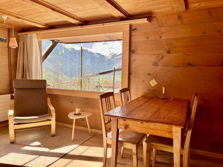 B&B Adelboden - Chalet Sonnenheim, Wohnung mit Panoramafenster - Bed and Breakfast Adelboden