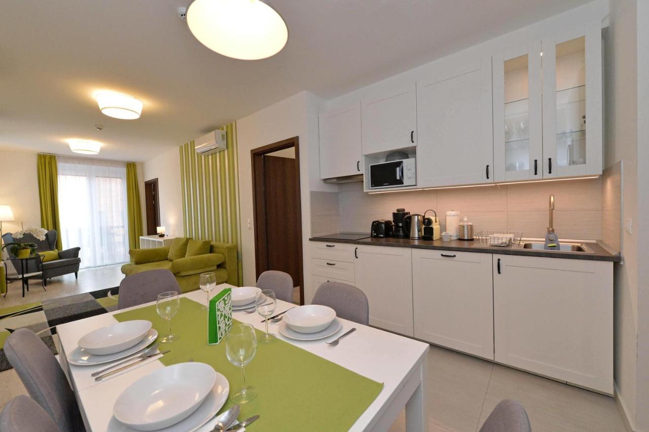 Apartment with Lake View