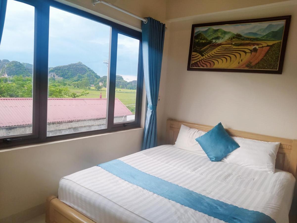King Room with Mountain View