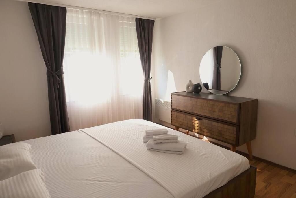 B&B Pristina - Hana's Cozy Apartment - Bed and Breakfast Pristina
