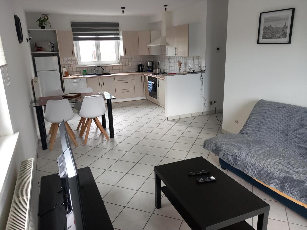 Appartement 3 pièces avec balcon - Ferienwohnung