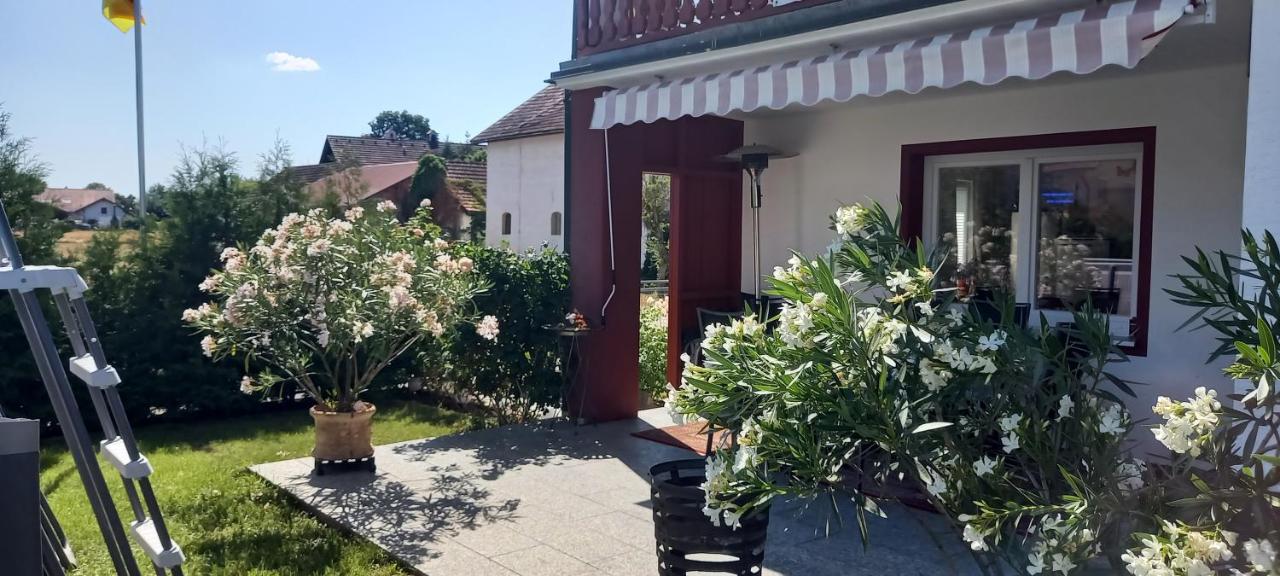 Gästehaus Grenzenlos - B&B Aholfing