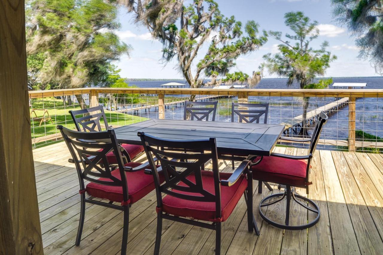 Renovated Crescent Lake Escape with Waterfront Deck! - B&B Crescent City