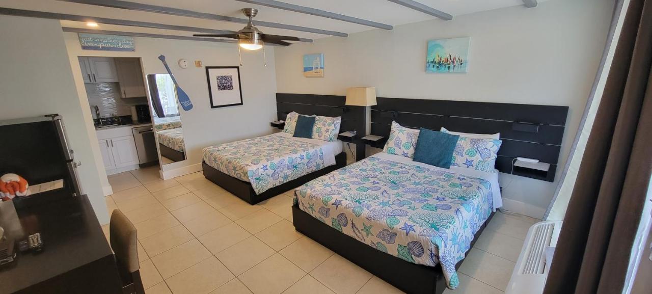 B&B Ruskin - River Delight,Studio109, Beach & Pool steps away + WiFi - Bed and Breakfast Ruskin