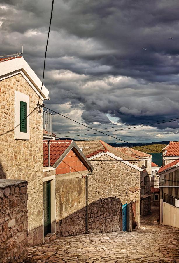 Voltera Apartments in Betina Old Town, with Parking Nearby - B&B