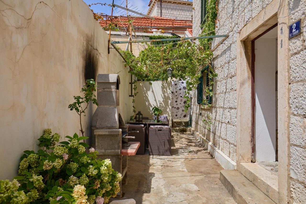 Just a step to the Old city gates - B&B Ragusa