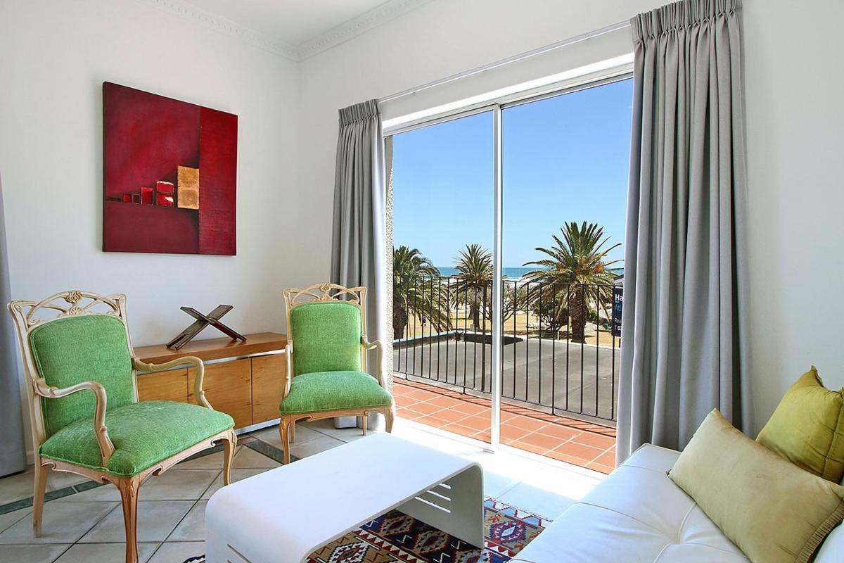 Brighton Court in Campsbay on the beach. - B&B Cape Town