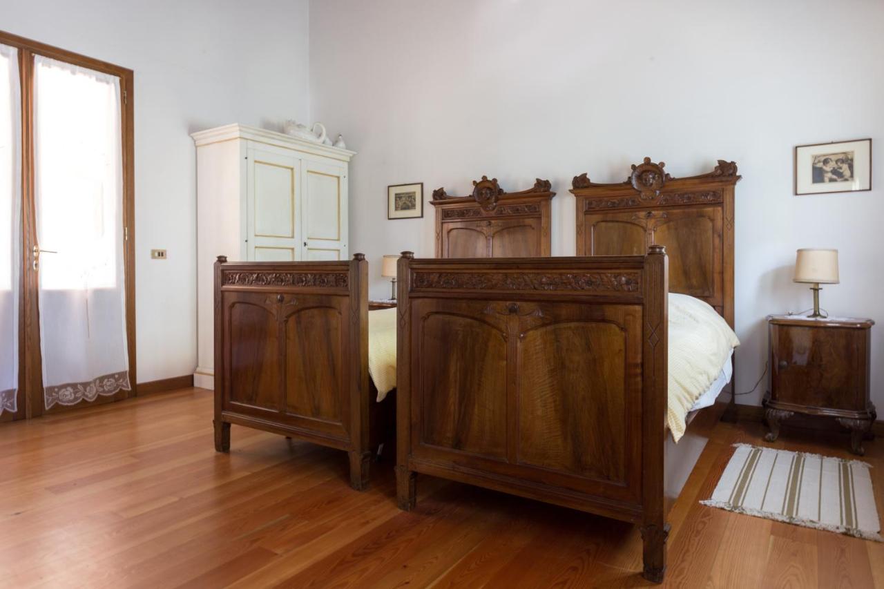 Vierpersoonskamer met Eigen Externe Badkamer