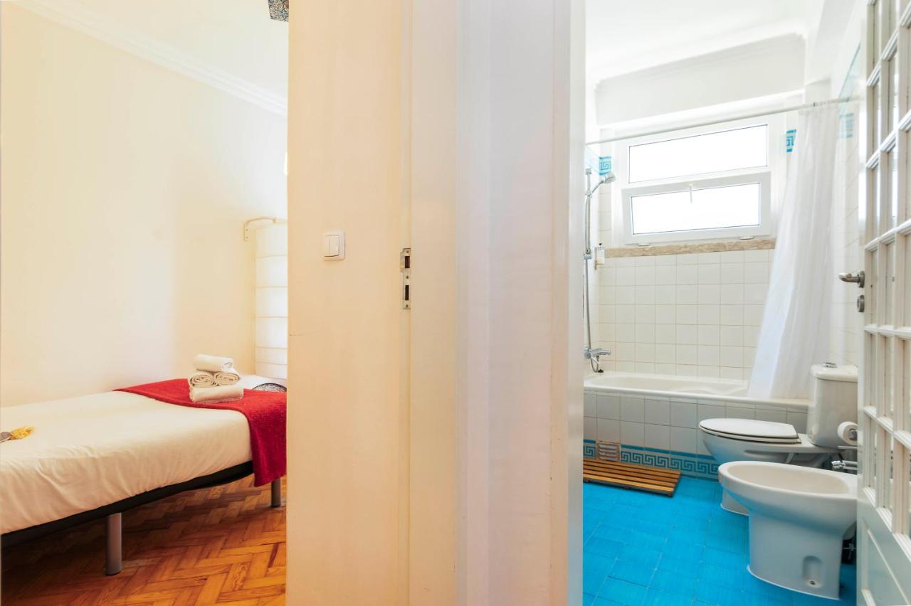 Doppelzimmer mit Gemeinschaftsbad und Balkon