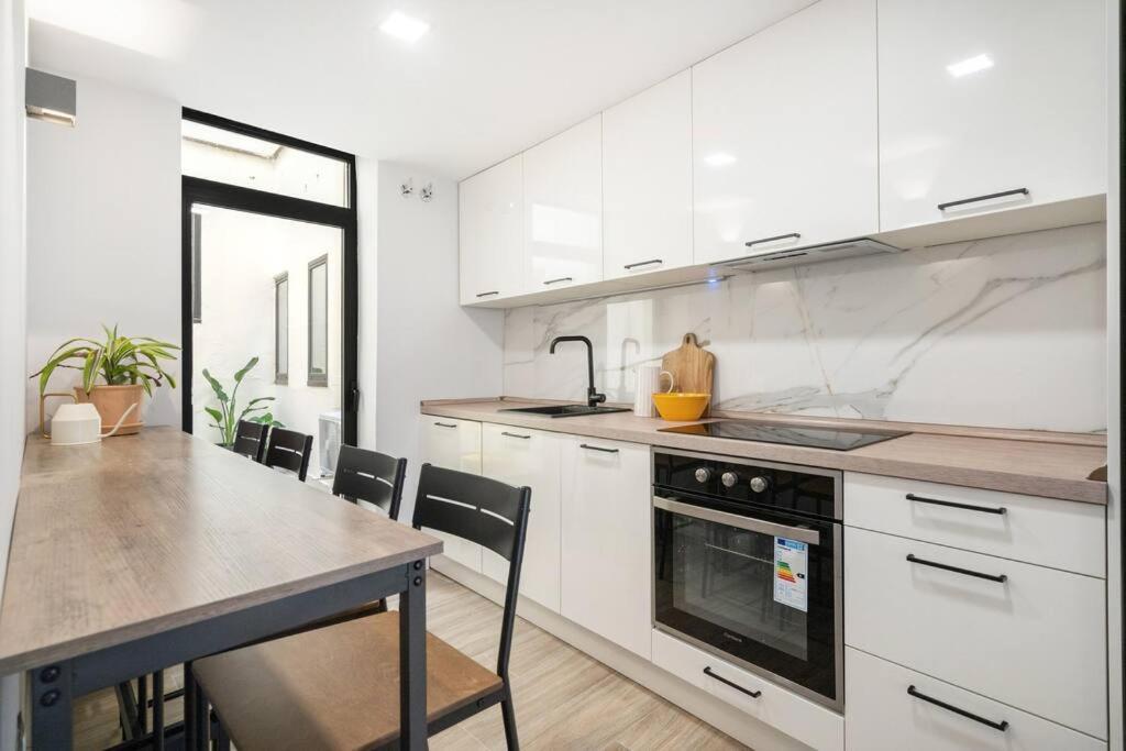 Moderno loft en Ronda de Segovia-1 - B&B Madrid